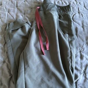 Medium Figs Women's Zamora Jogger Pants and Caterina Top Set in Bonzai